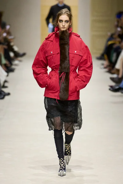 Look 17